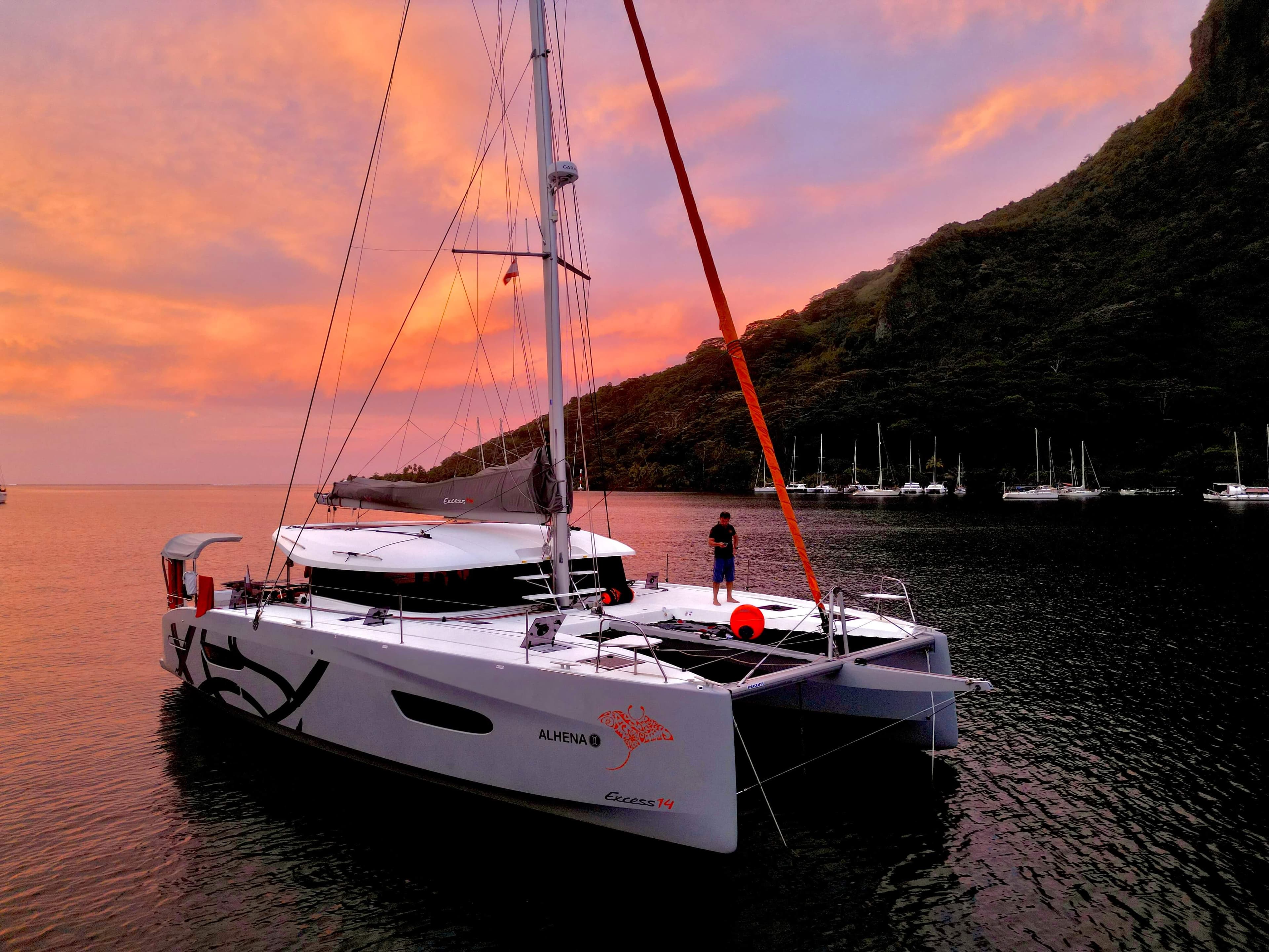 Excess catamaran model comparison under sail